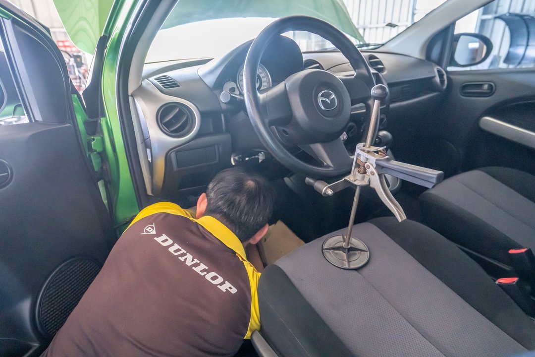 Mazda 2 更換方向機！