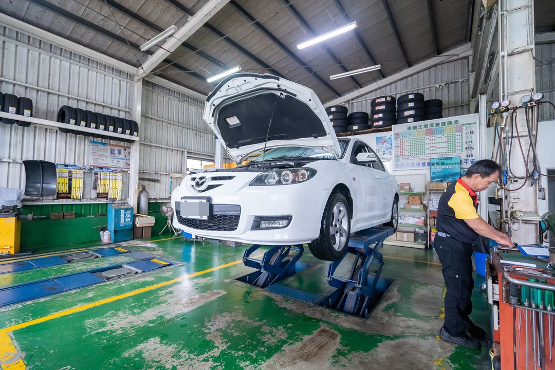 Mazda 3 更換冷氣高壓管～