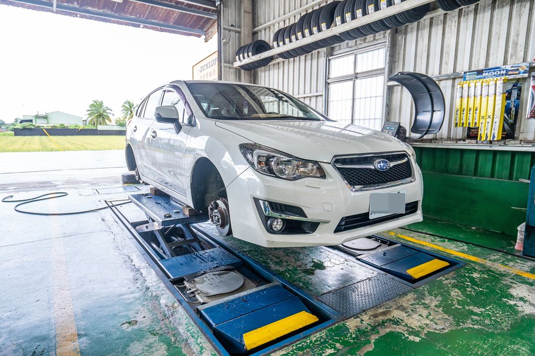 Subaru Impreza 更換四條輪胎