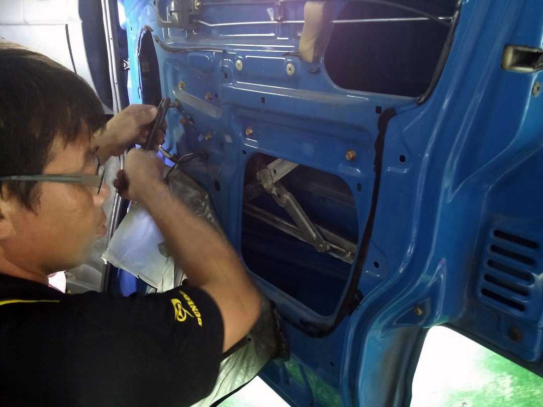 菱利貨車維修手搖窗升降機～