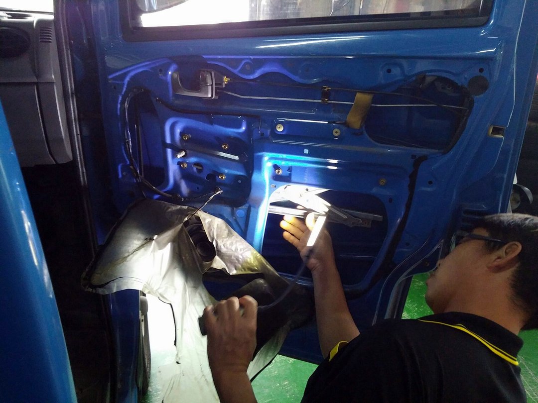 菱利貨車維修手搖窗升降機～