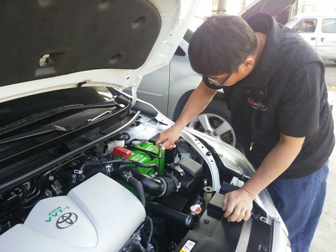 白色大鴨 交車前更換電瓶！