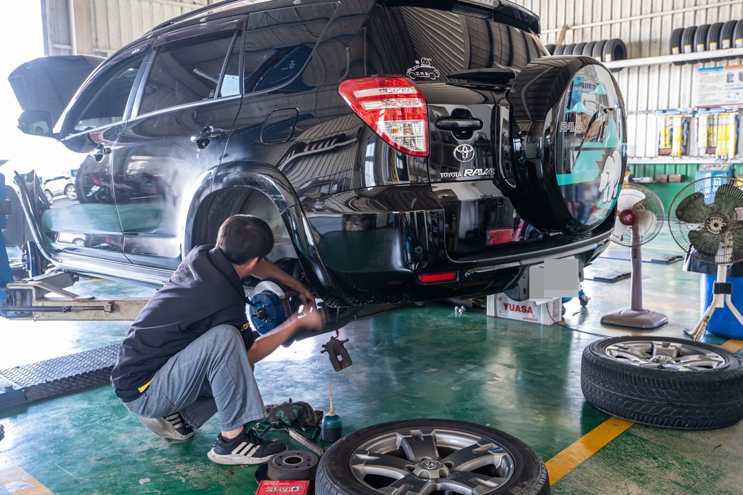 RAV4 4WD更換全車來令片及煞車碟盤