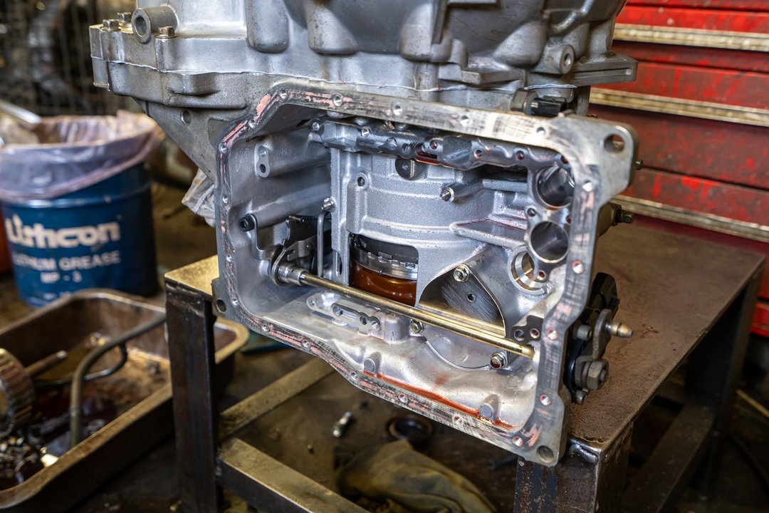 Mazda 5 變速箱內漏翻修！