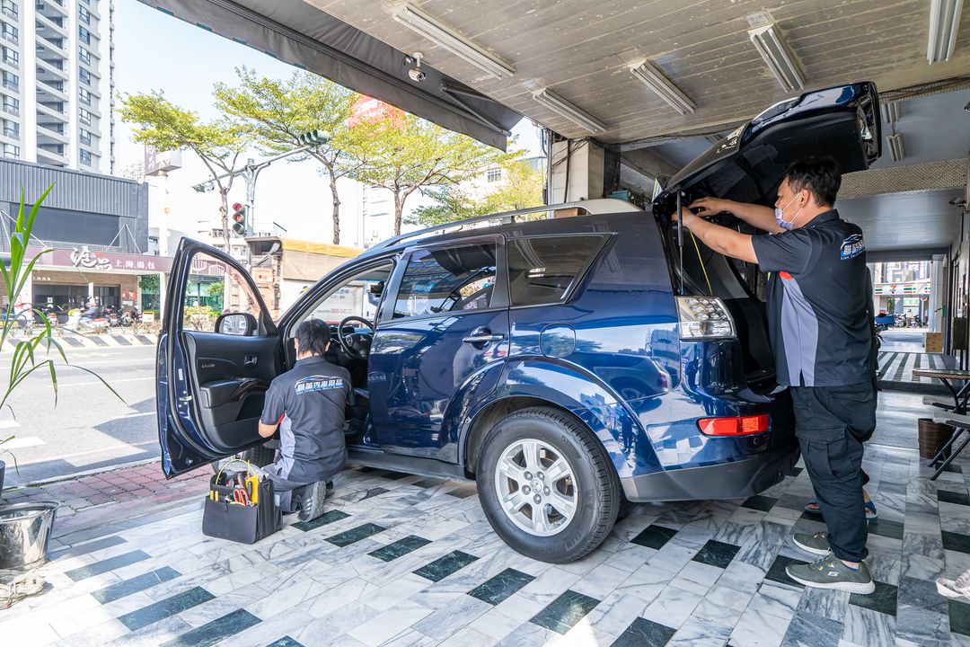 藍色小凹過戶 & 裝行車紀錄器
