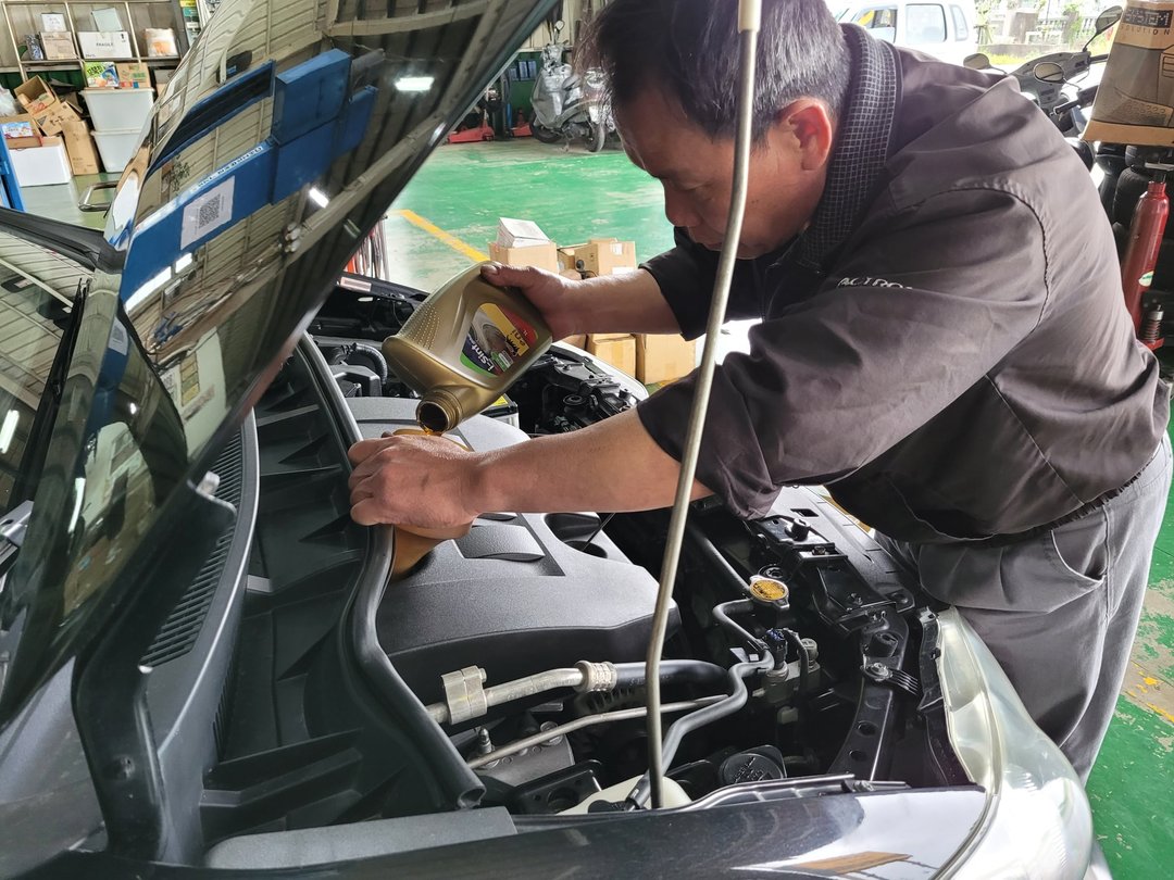 黑色 Toyota Wish 交車前換油～