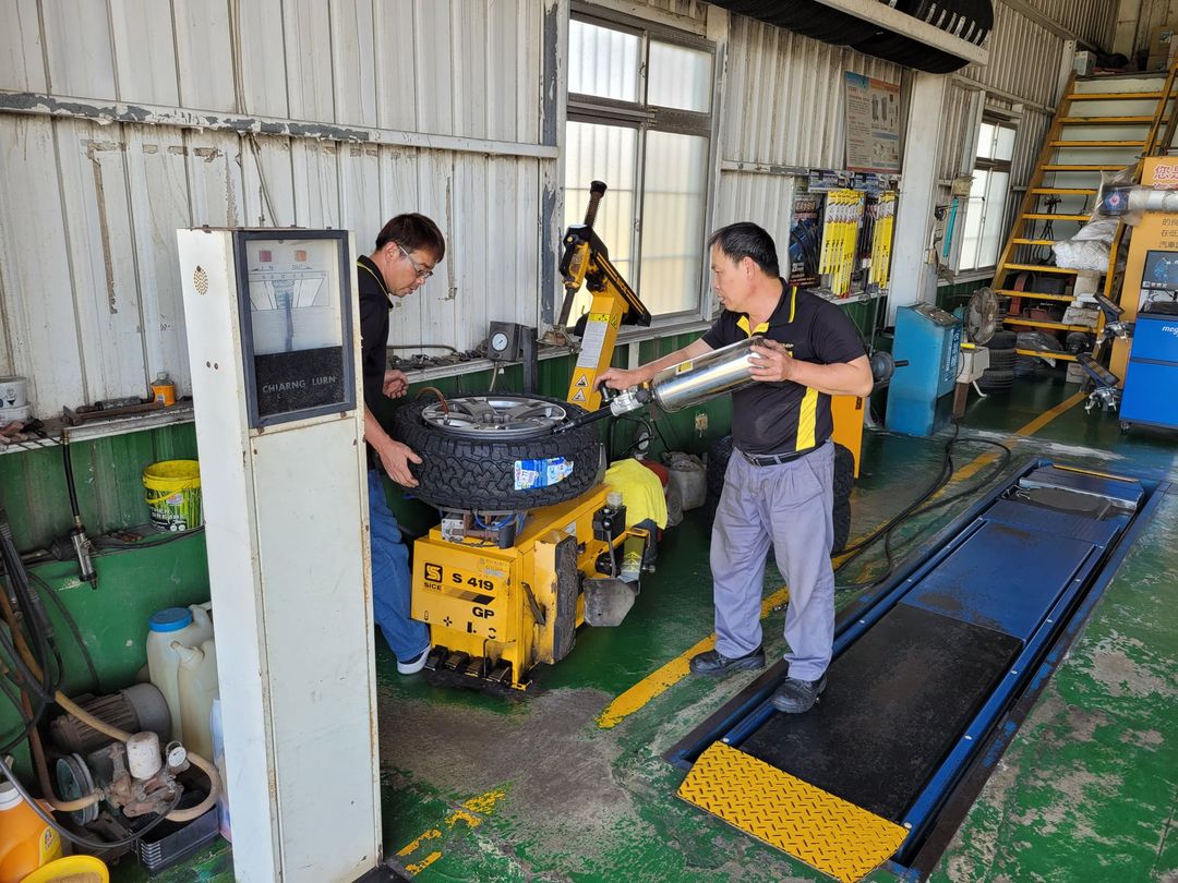 RAV4 更換四條巧克力(越野)胎 & 冷氣管路清洗