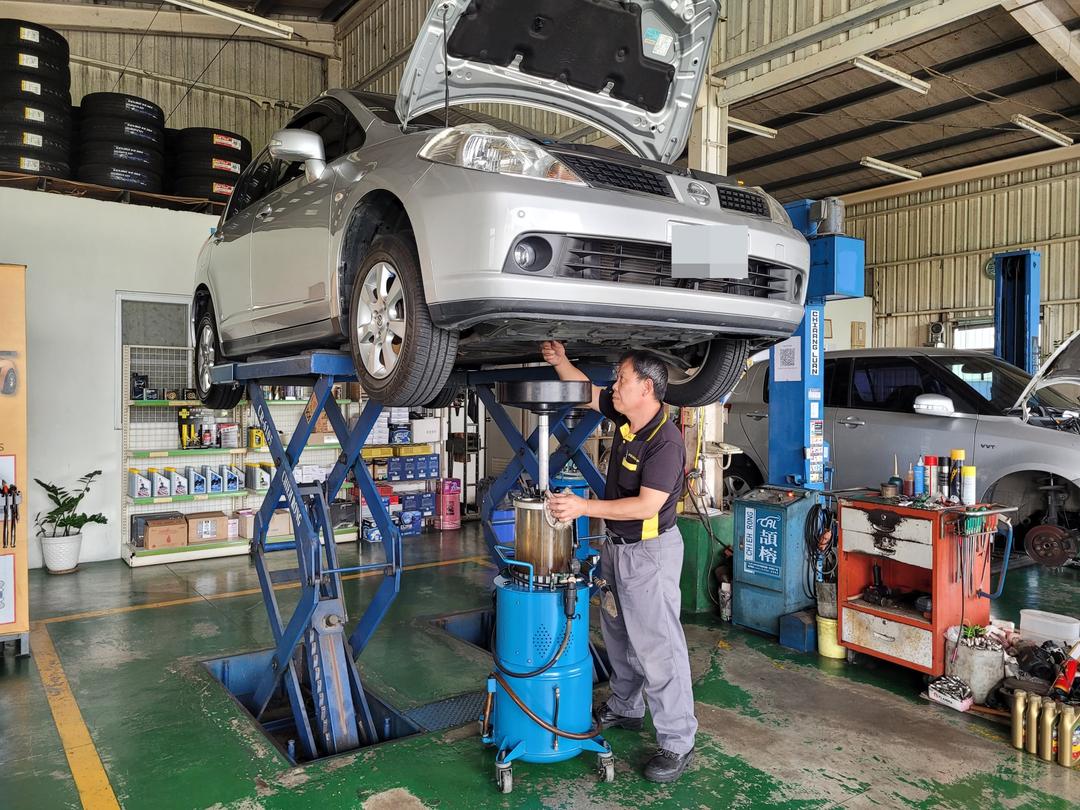 Tiida 安裝行車紀錄器 & 保養