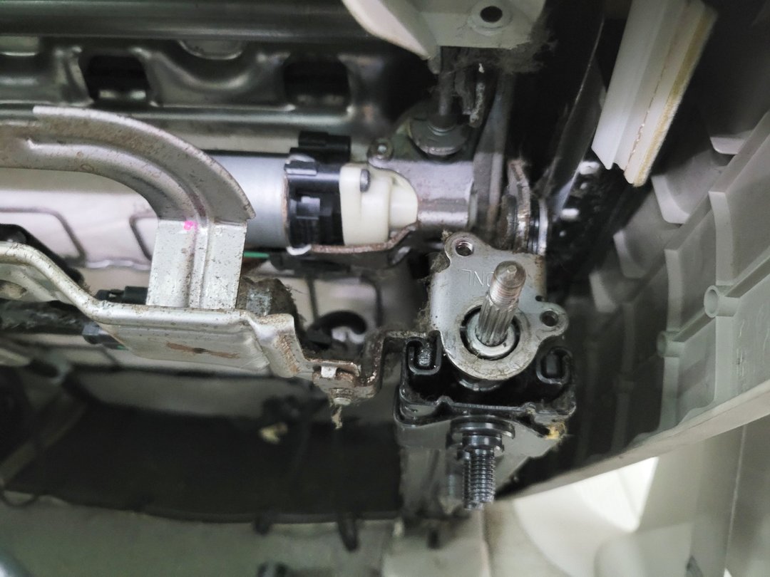 Toyota Previa 電動椅調整異音