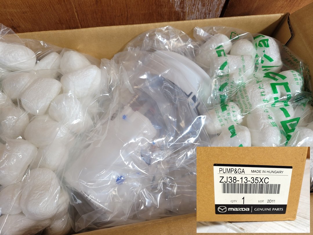 Mazda 2更換汽油泵浦&變速箱油底殼拆洗