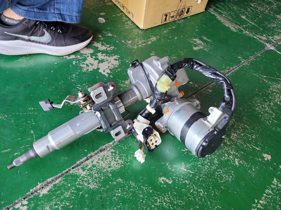 古銅棕 RAV4 維修方向機