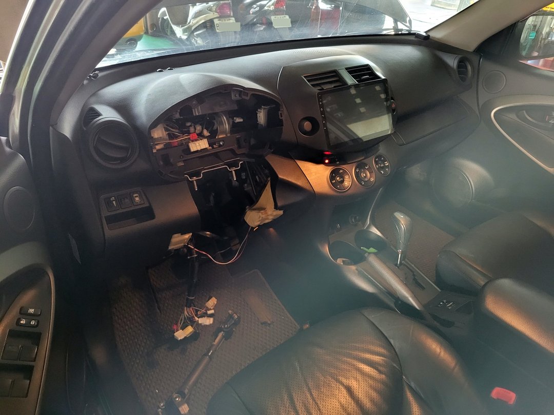 古銅棕 RAV4 維修方向機