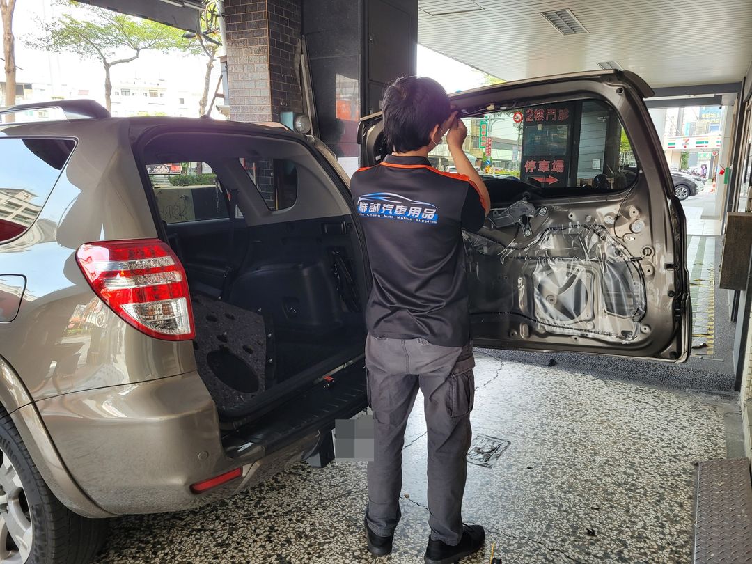棕色RAV4 保養 & 安裝行車紀錄器