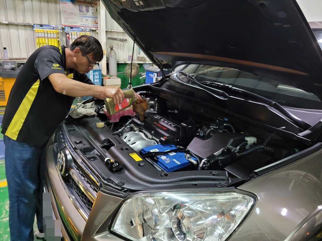 棕色RAV4 保養 & 安裝行車紀錄器