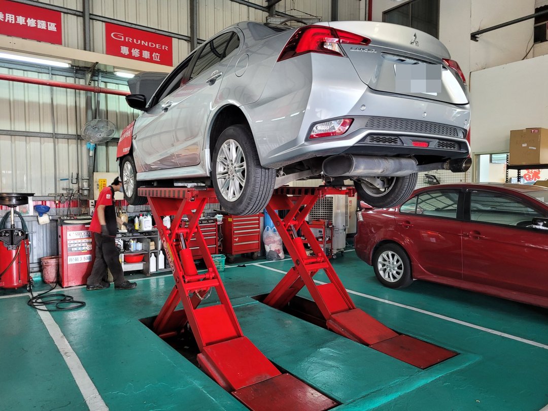 銀色Grand Lancer 匯豐仁德廠定保 & 鉎富更換外皮帶