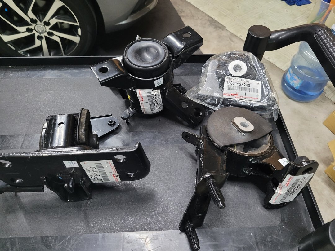 棕色RAV4 更換全車引擎腳