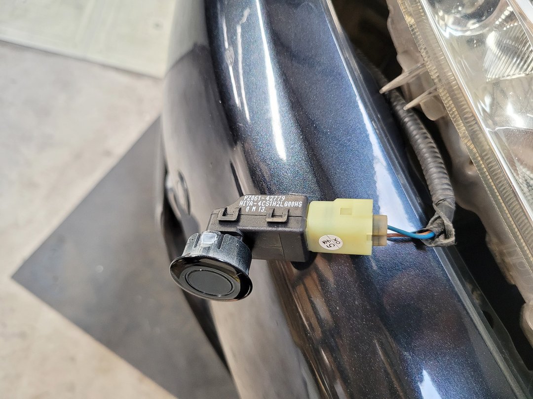 深鈦藍RAV4更換右前雷達
