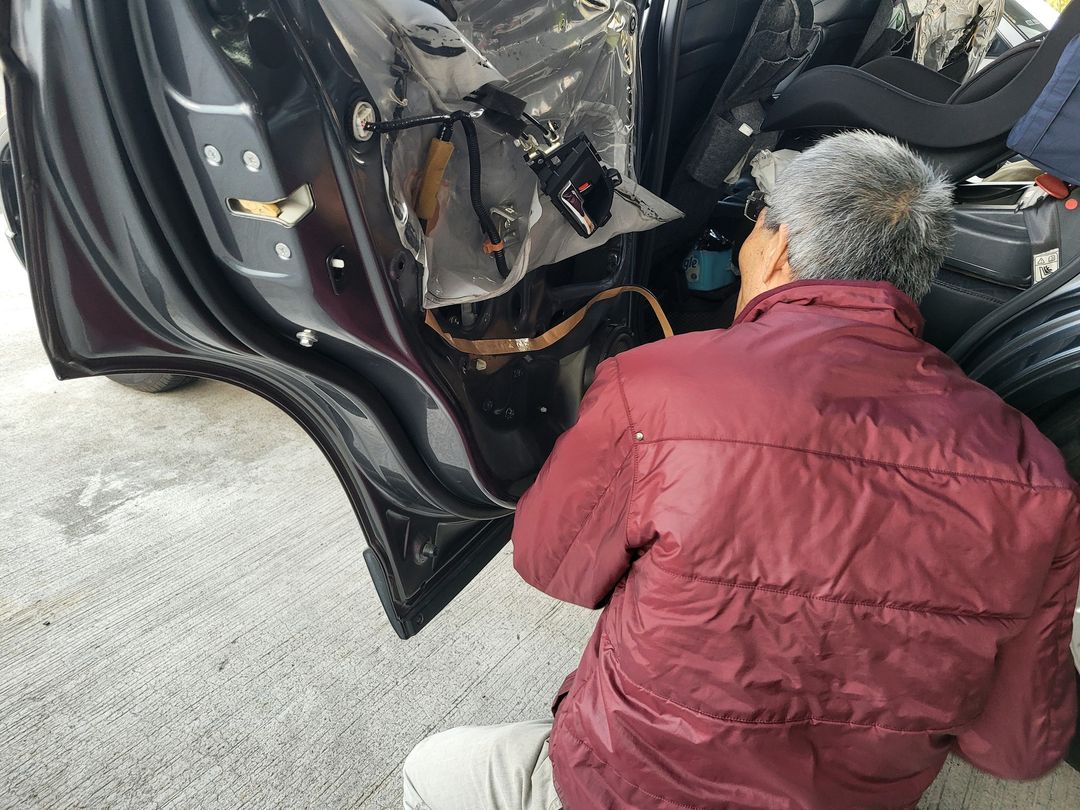 CR-V 更換水切 & 更新蛇膠