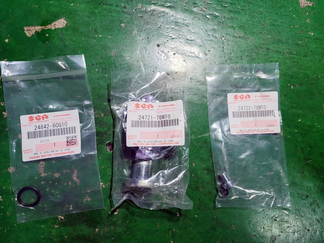 到底是三小….為什麼要這樣設計洩油螺絲….