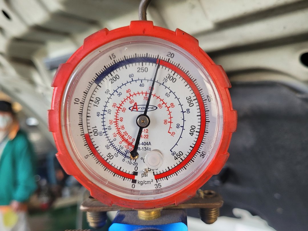 Tiida更換節溫器座墊片&水泵浦&查修冷氣