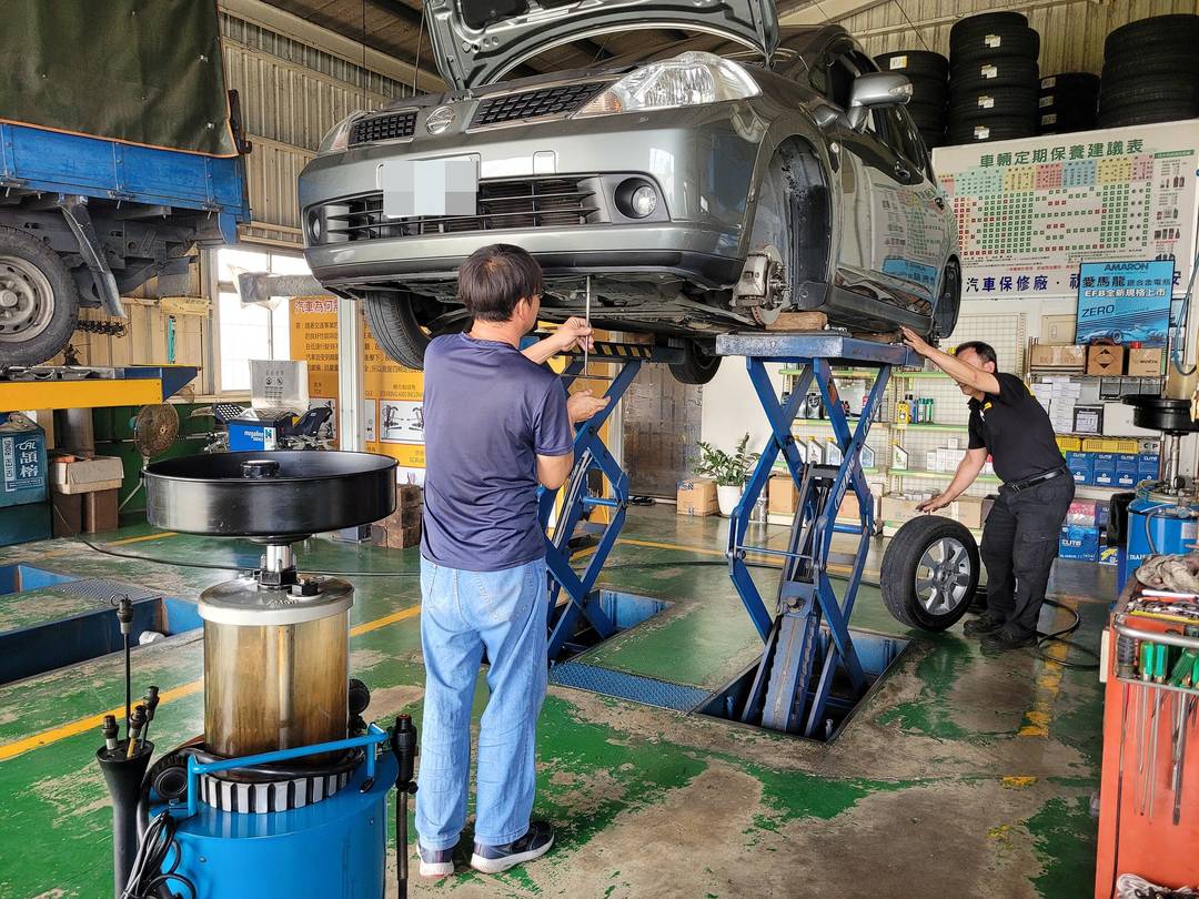 12′ Nissan Tiida 灰 做定保 & 更換輪胎