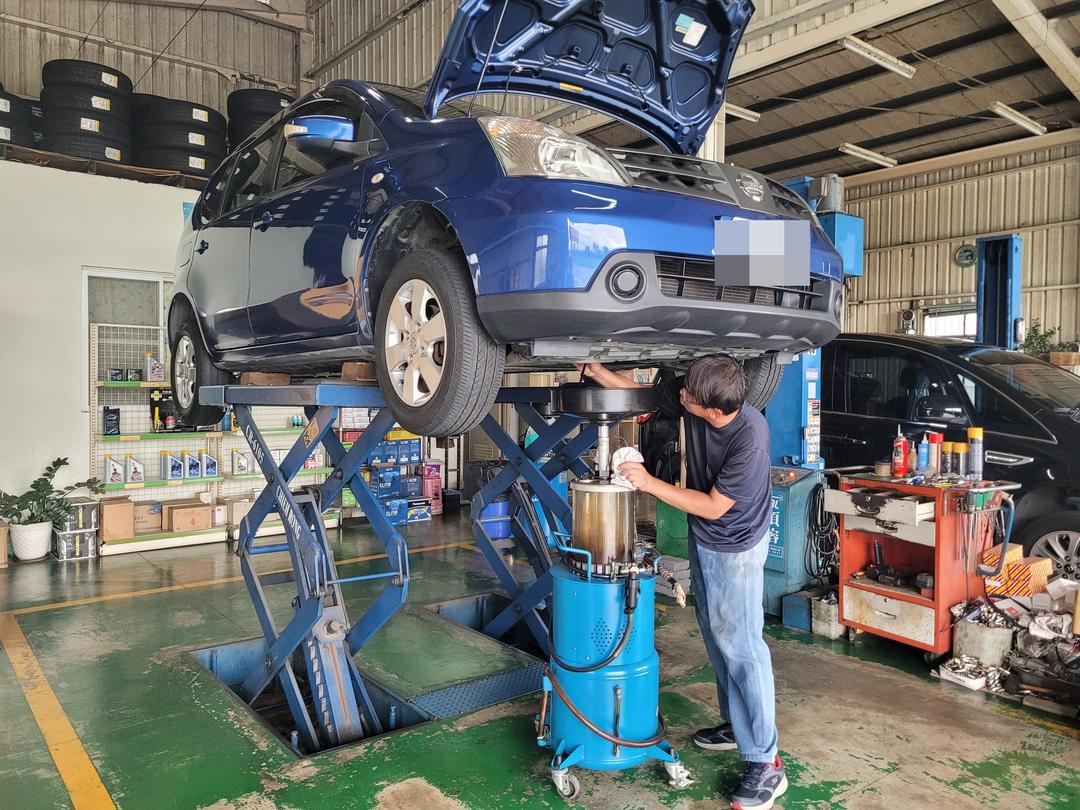 13′ 藍 Nissan Livina 交車前保養