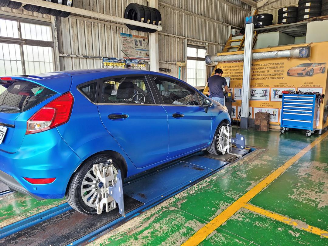 18′ 藍 Fiesta 更換輪胎