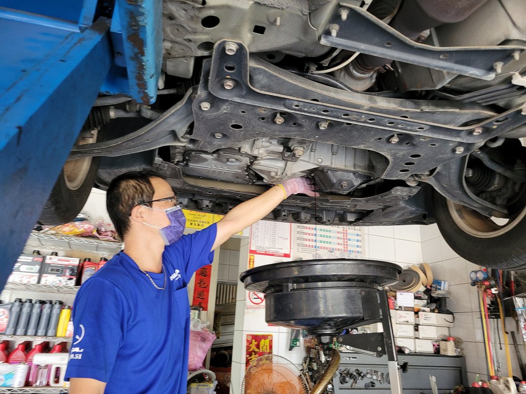 12′ 銀 Tiida 四門 交車前保養