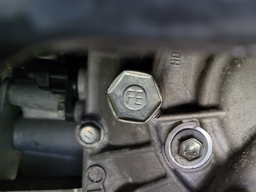 20′ Yaris 銀 拆洗變速箱油底殼