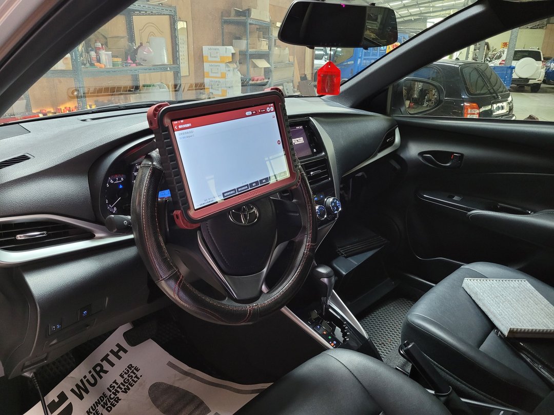 20′ Yaris 銀 拆洗變速箱油底殼