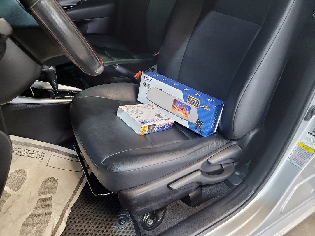 20′ 銀 Yaris 交車前保養