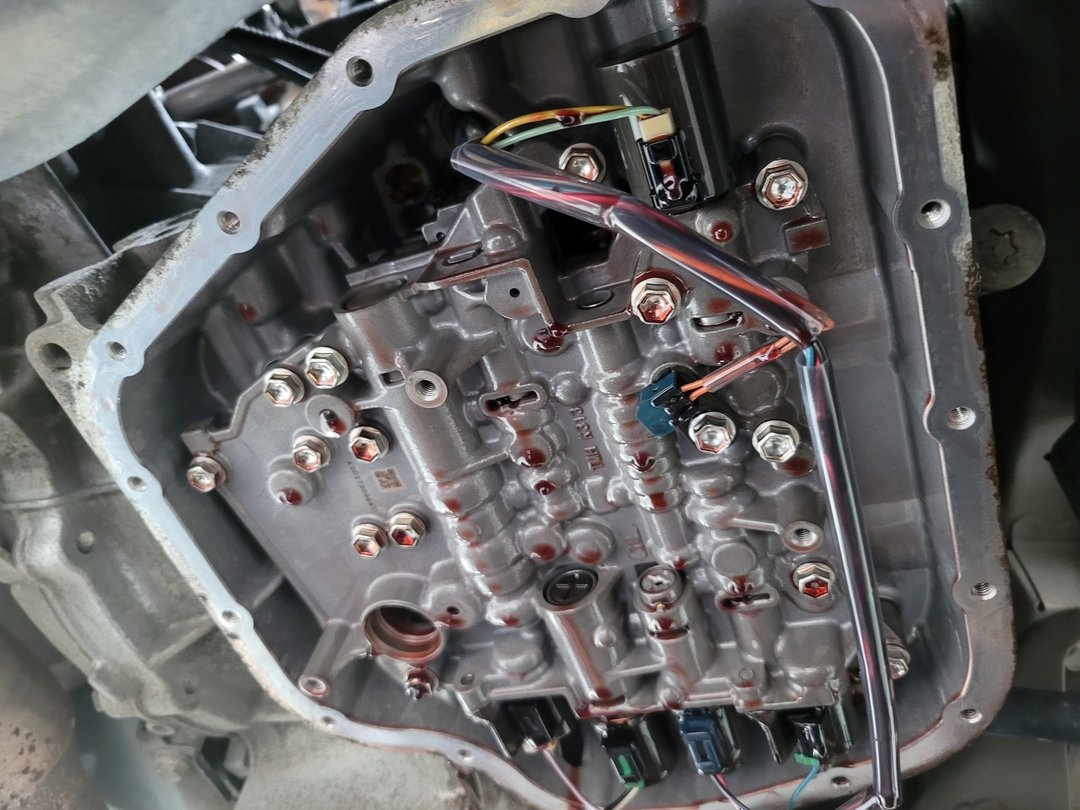 20′ Yaris 白(里程8.5萬) 拆洗變速箱油底殼