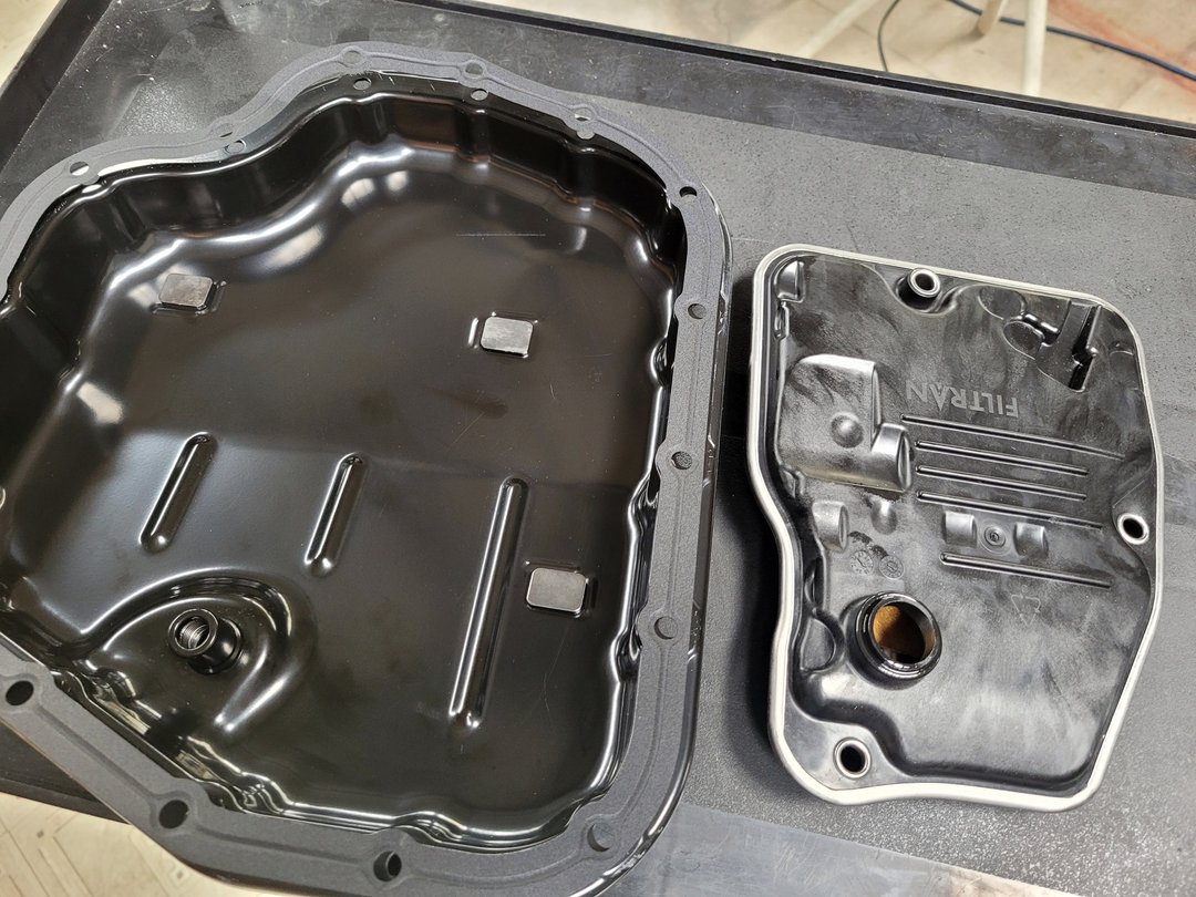 20′ Yaris 白(里程8.5萬) 拆洗變速箱油底殼