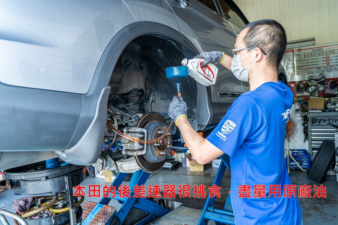 16′ 銀 Honda CR-V 4WD 交車前保養