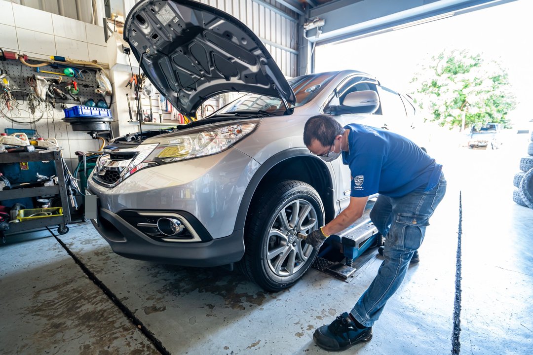 16′ 銀 Honda CR-V 4WD 交車前保養