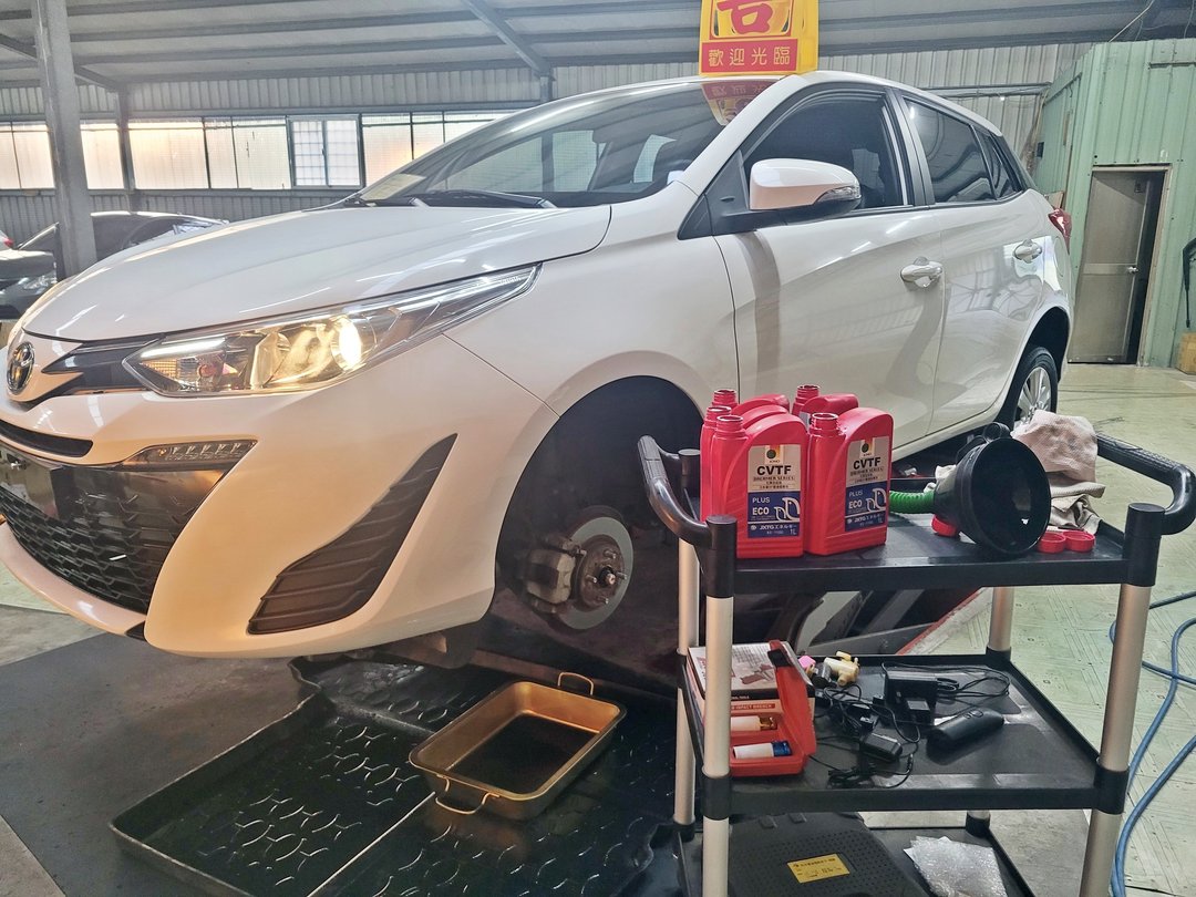 20′ Yaris 白(里程8.6萬) 拆洗變速箱油底殼