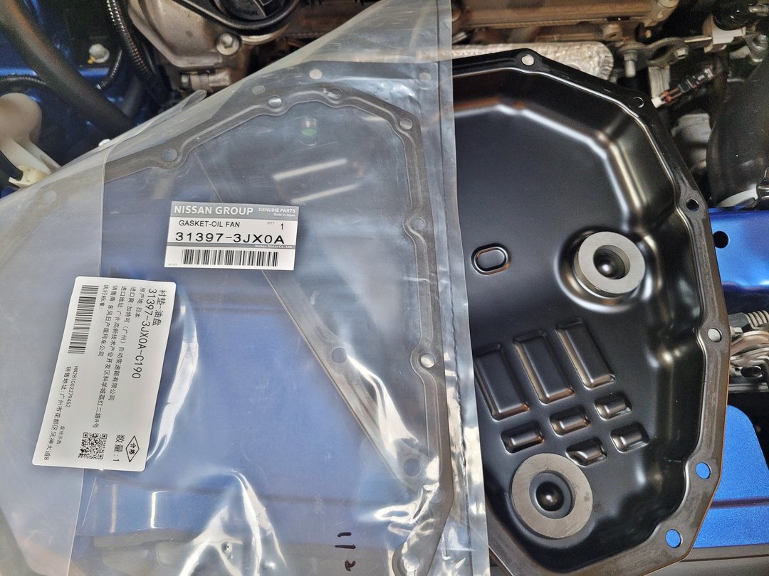 14′ 藍 SX4C 拆洗變速箱油底殼(里程9.5萬公里)