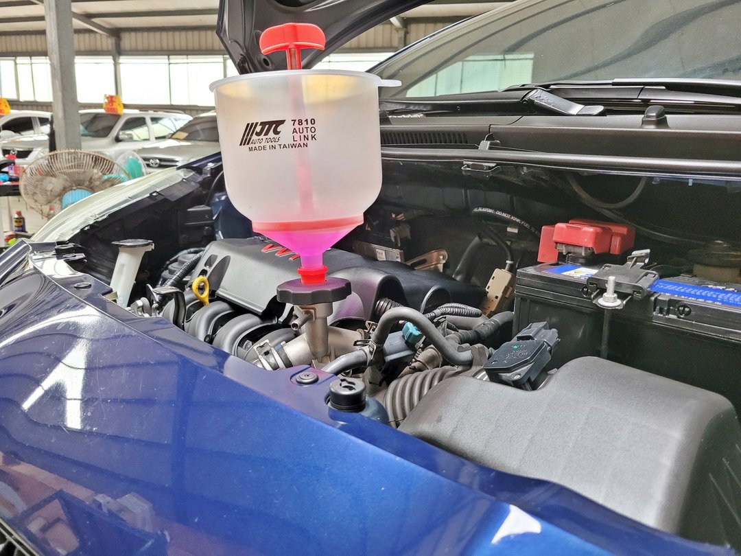 06’/07式 藍 Yaris 更換三通頭 & 輪槓換冷卻液