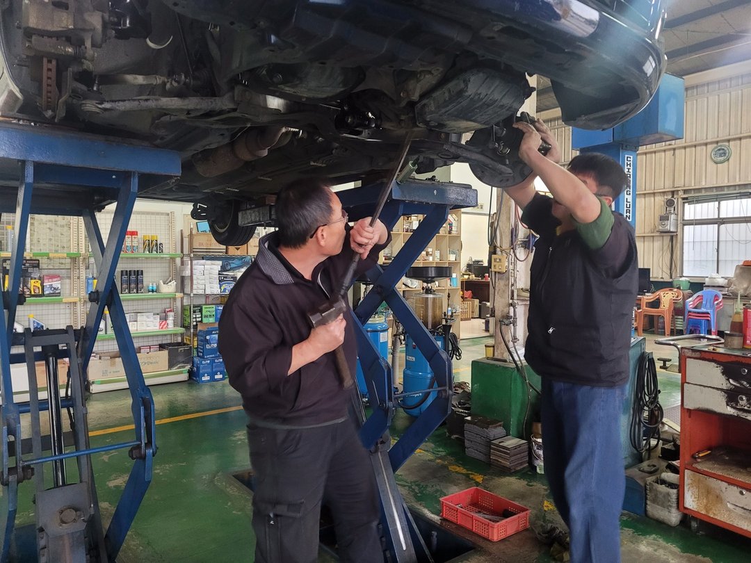 06’/07式 藍 Yaris 更換全車避震&左+右傳動軸