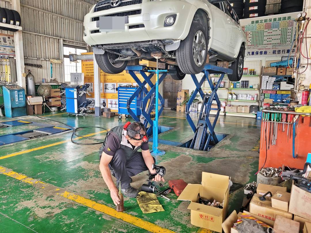 CX-5 更換鑰匙電池/電動窗潤滑 & RAV4 更換全車引擎腳