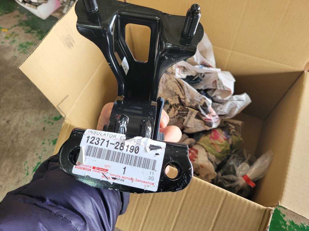 CX-5 更換鑰匙電池/電動窗潤滑 & RAV4 更換全車引擎腳