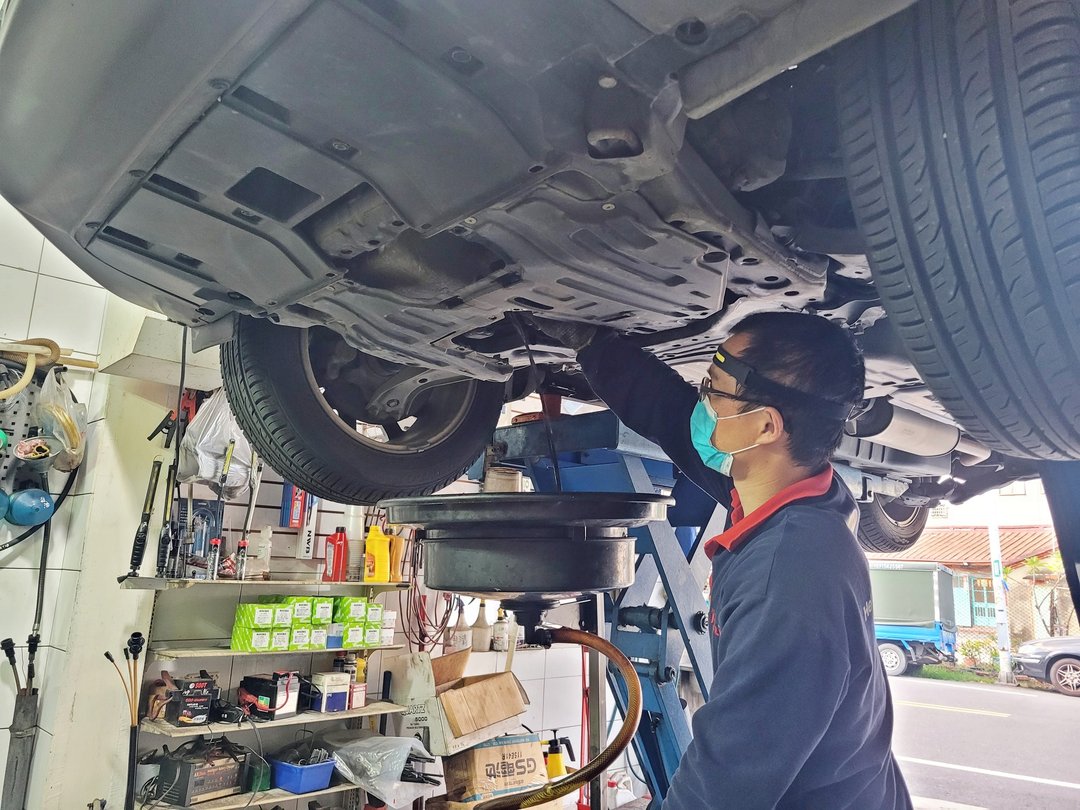 17′ 銀 Honda CR-V 交車前保養