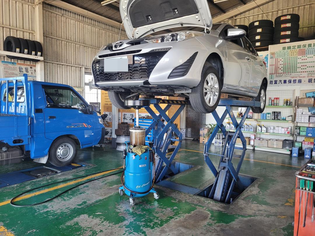 19′ 銀 Yaris 換輪胎/交車前保養