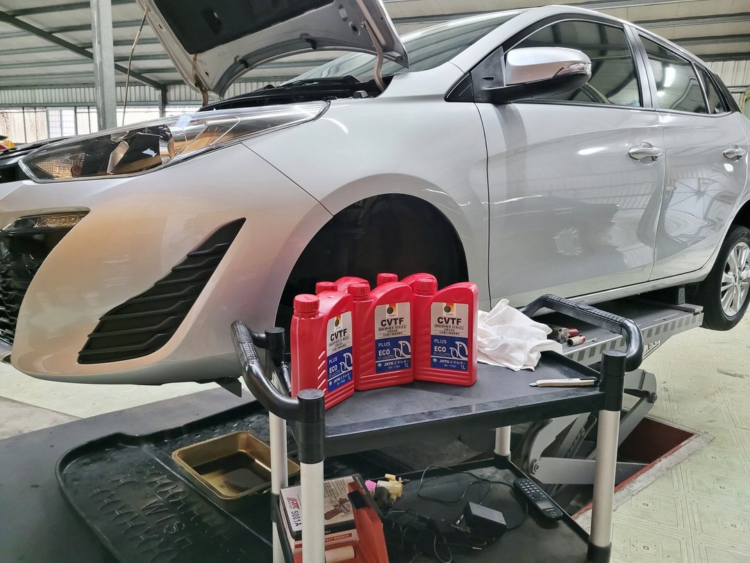 19′ Yaris 銀 拆洗變速箱油底殼