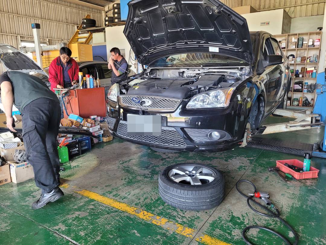 09′ 黑 Ford Focus 更換避震器上座