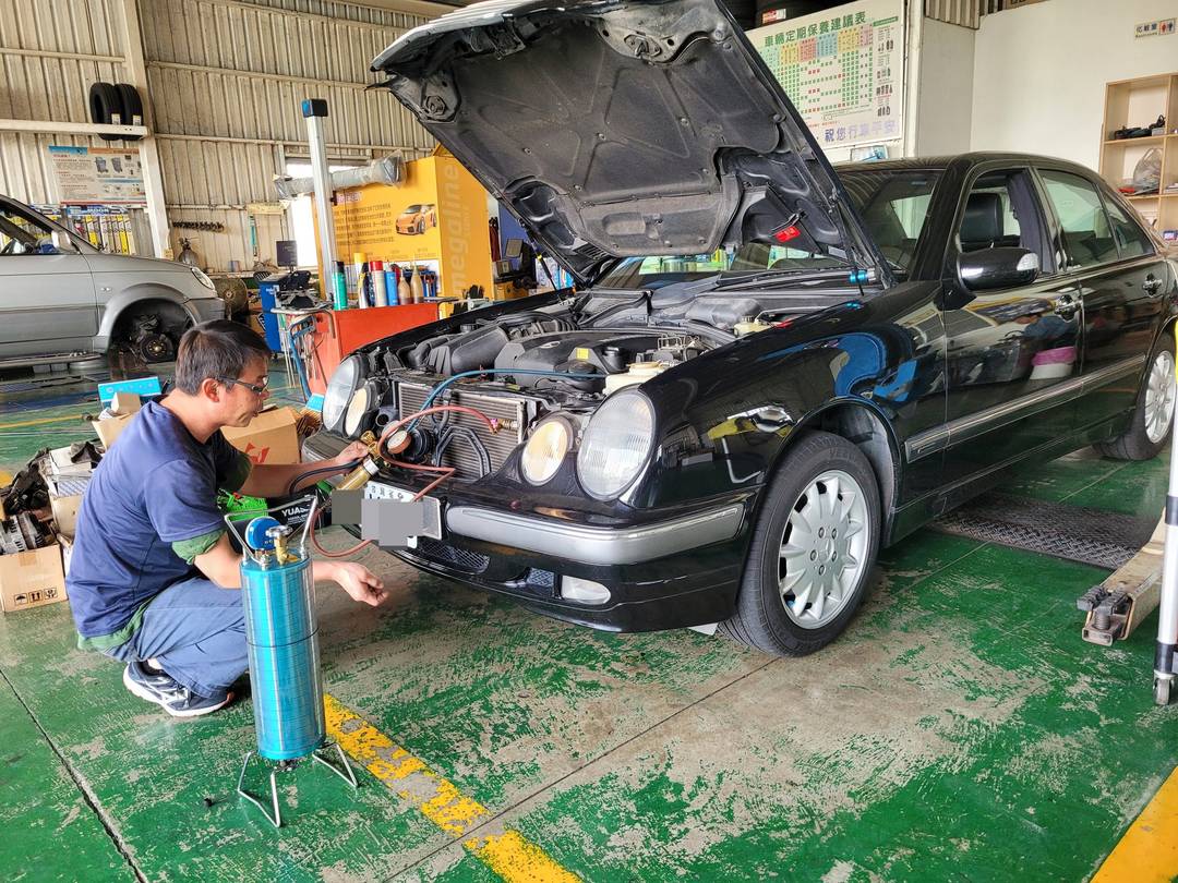 01′ 黑 MB W210 E280 冷氣系統查修