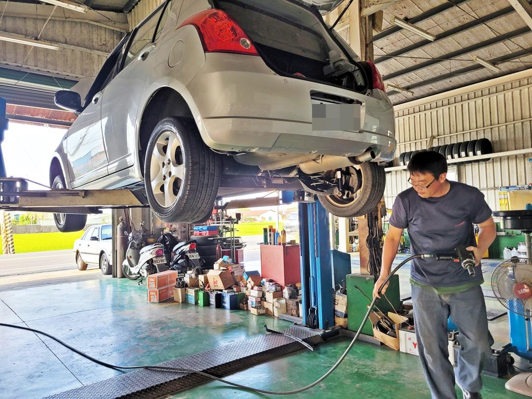 08′ 銀 Suzuki Swift 更換全車避震