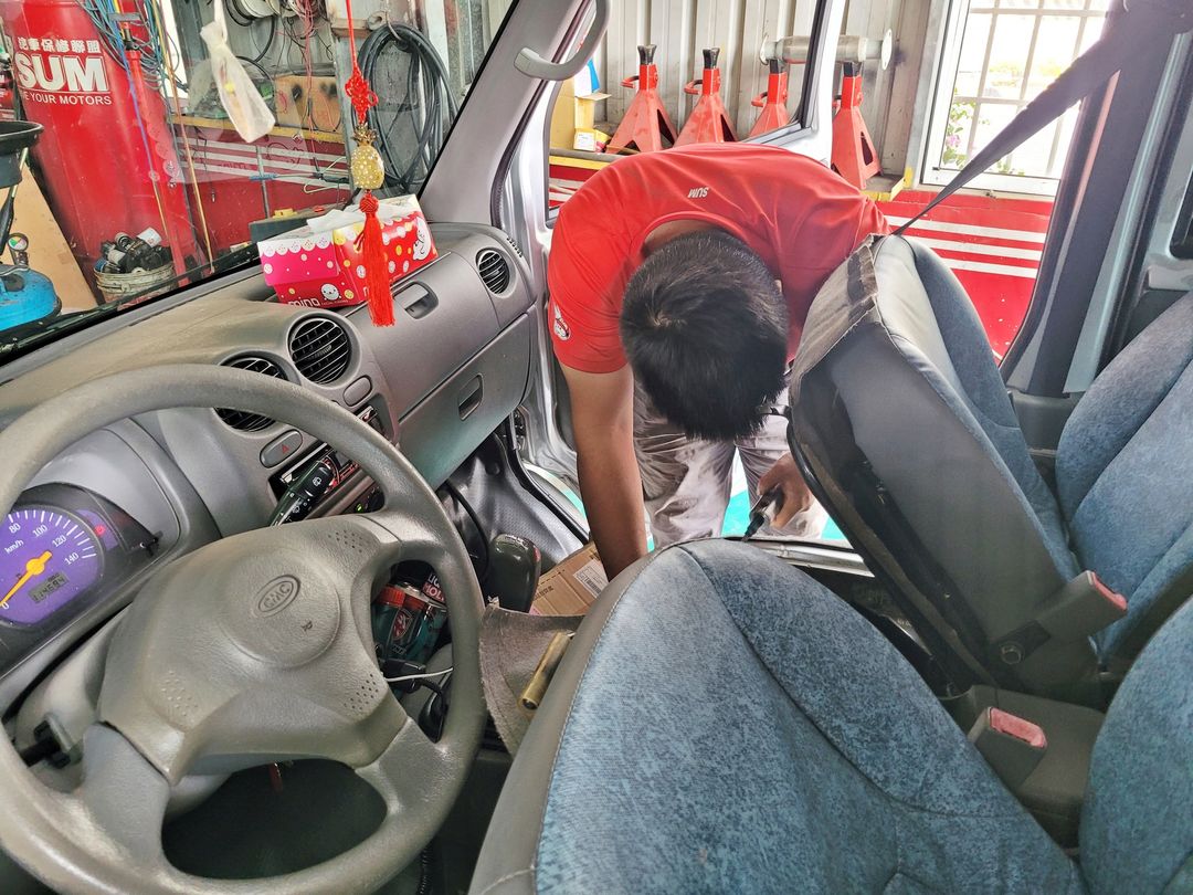 09′ 銀 中華菱利 交車後第一次定保