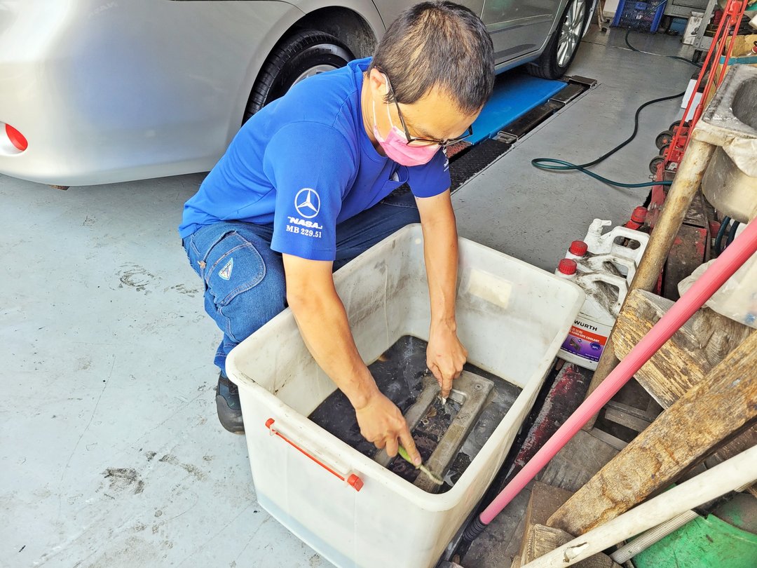 10′ 銀 Toyota Altis 更換搖臂蓋墊片