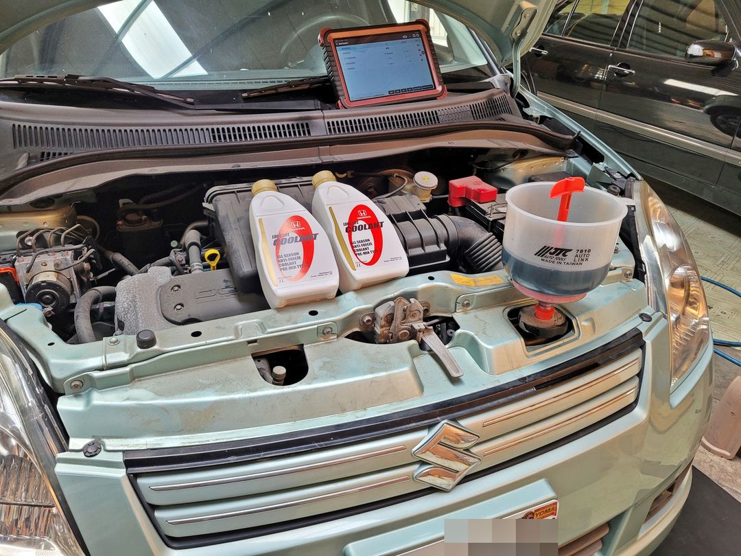 07′ 淺綠 Suzuki Swift 更換冷卻液